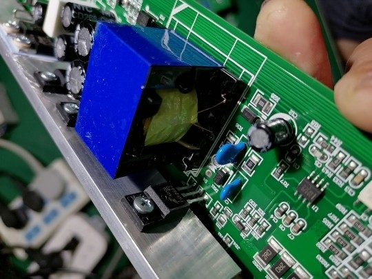 PCB Assembly SMT Reflow Oven 8 Heads Led Wave Soldering Machine